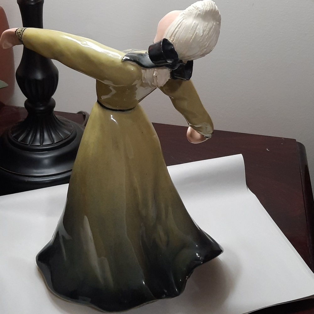 Hedi Schoop Green and Black Ceramic Figurine - Picture 2 of 6